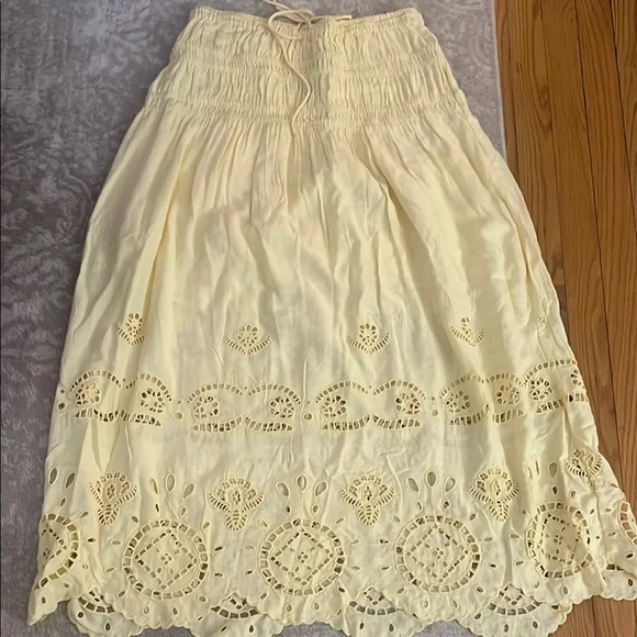 Elegant yellow Skirt with Detailing - Picture 1 of 4